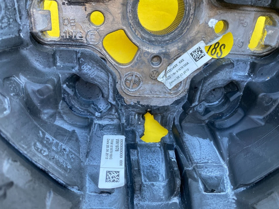 GENUINO VOLANTE VOLKSWAGEN TIGUAN 2012-2015 NEGRO ENVUELTO OEM 61978150G Foto 4 de 4