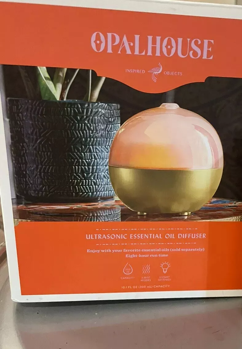 Light changing oil diffuser outlet
