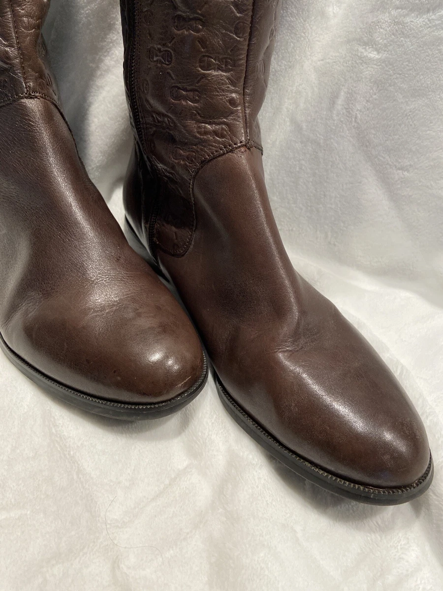 Etienne aigner riding best sale boots with stamped logo