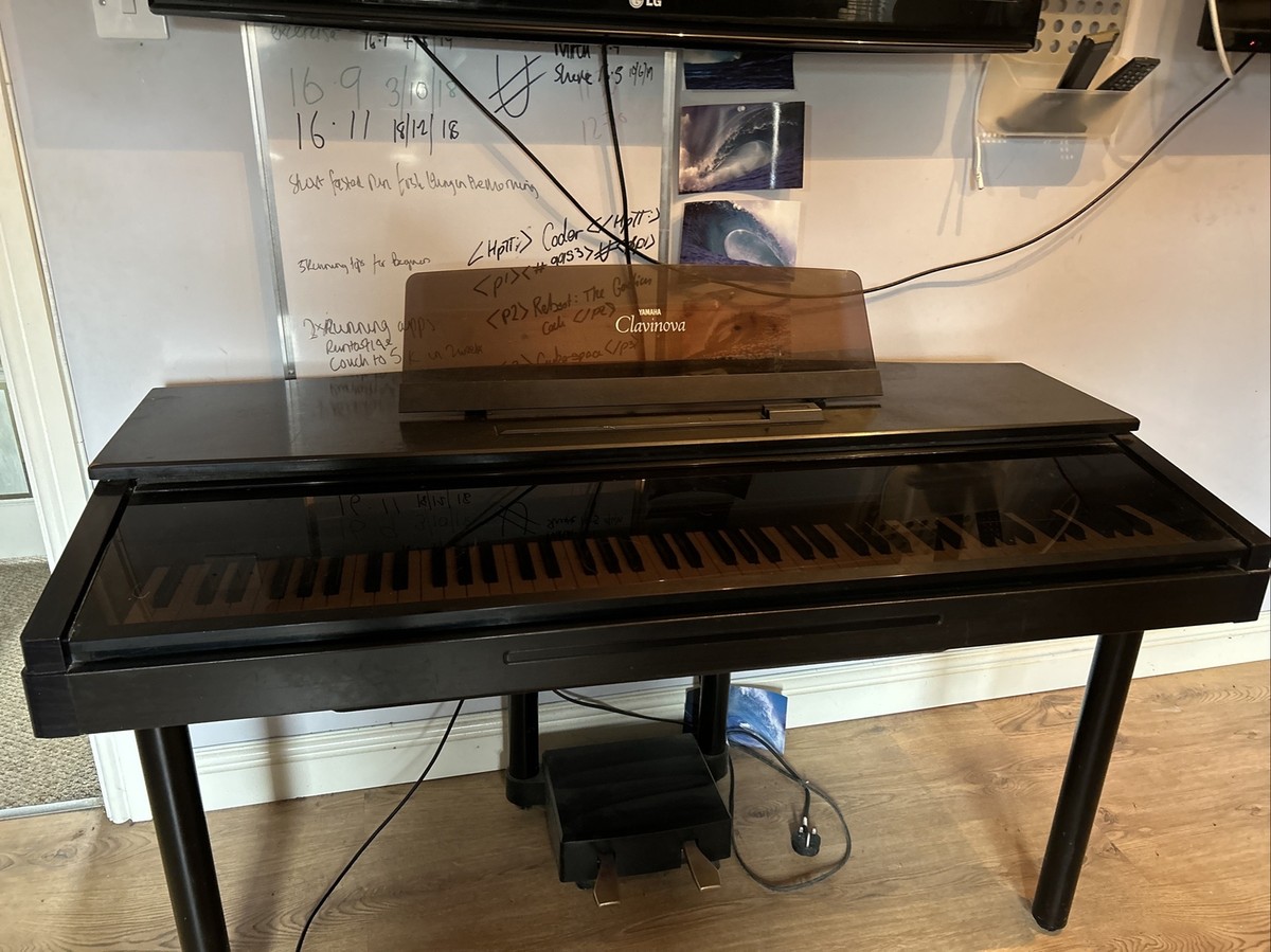 YAMAHA Clavinova Piano (cvp-10)