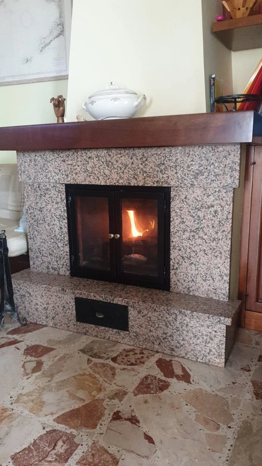 Sportello per camino su misura fatto a mano in acciaio - Immagine 2 di 4