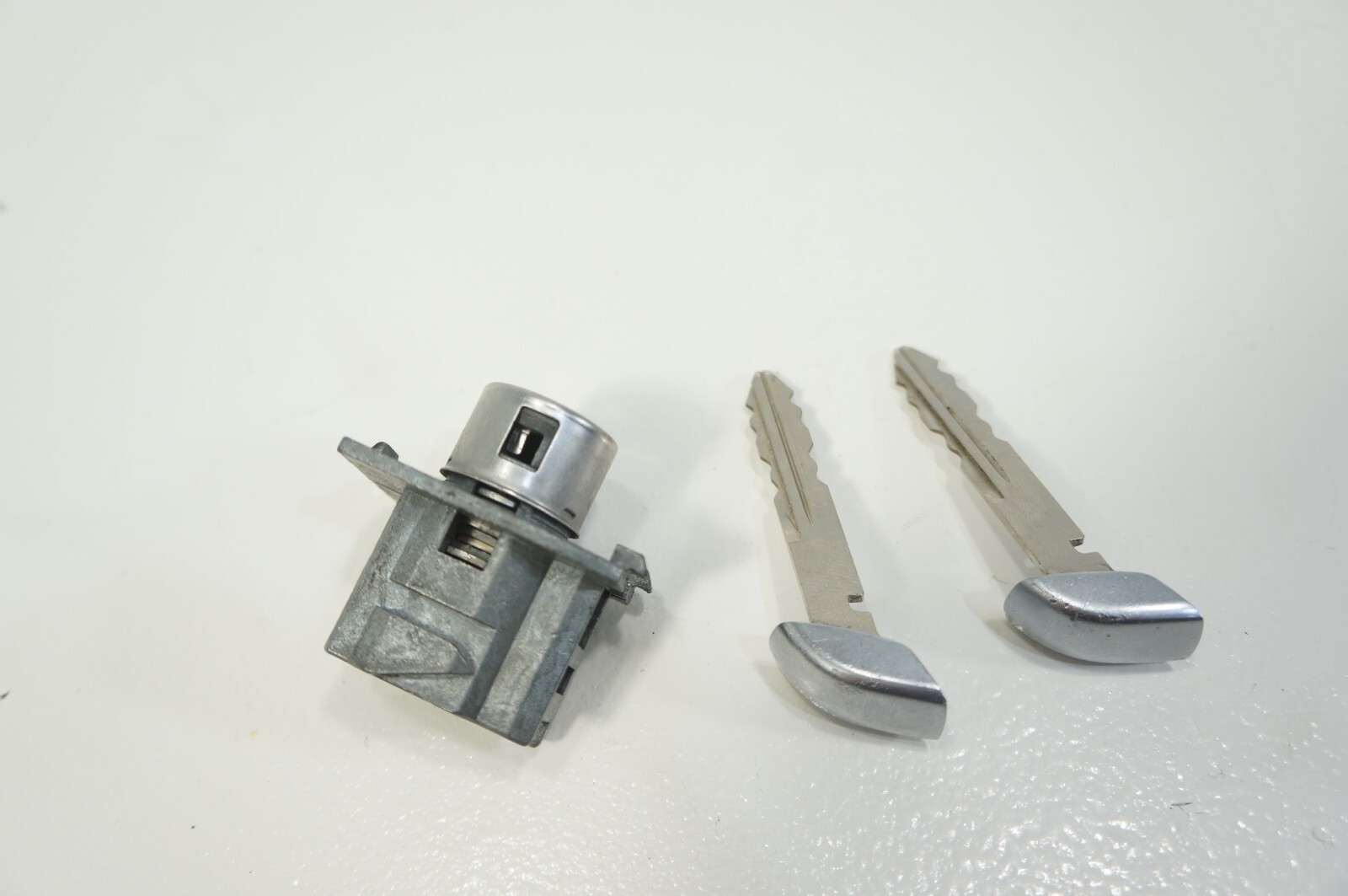 14-2022 maserati ghibli front left door handle lost cut key lock latch set