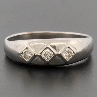 Bandring 9 kt Weißgold 0,15 kt Diamant mit drei Steinen Größe N