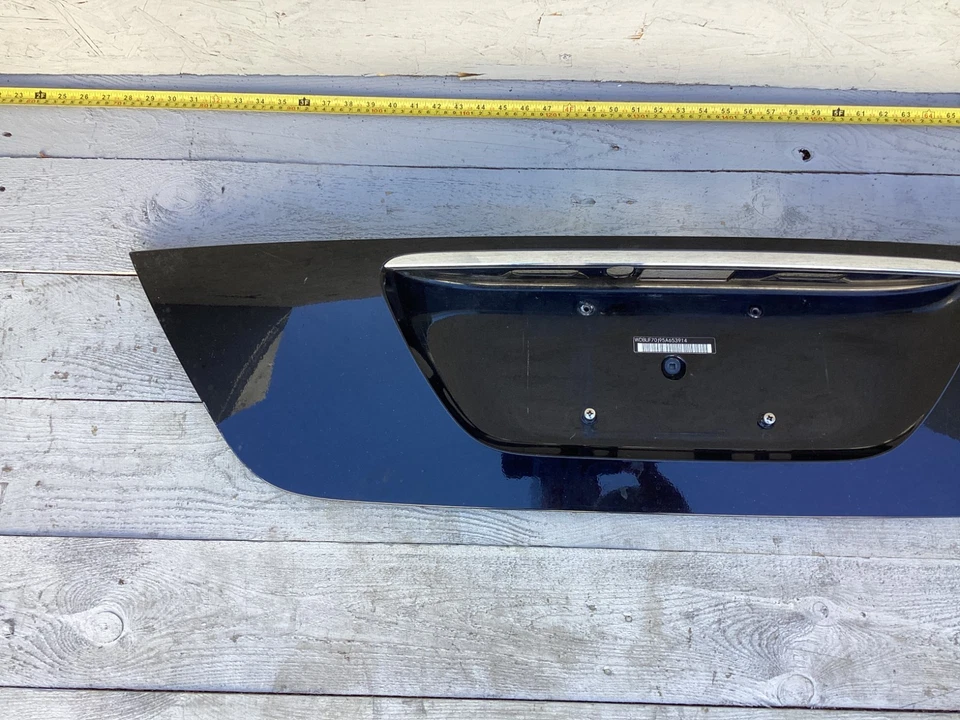 Mercedes-Benz E500 W211 2003-2006 tapa del maletero trasero puerta trasera moldura de matrícula OEM Foto 2 de 4