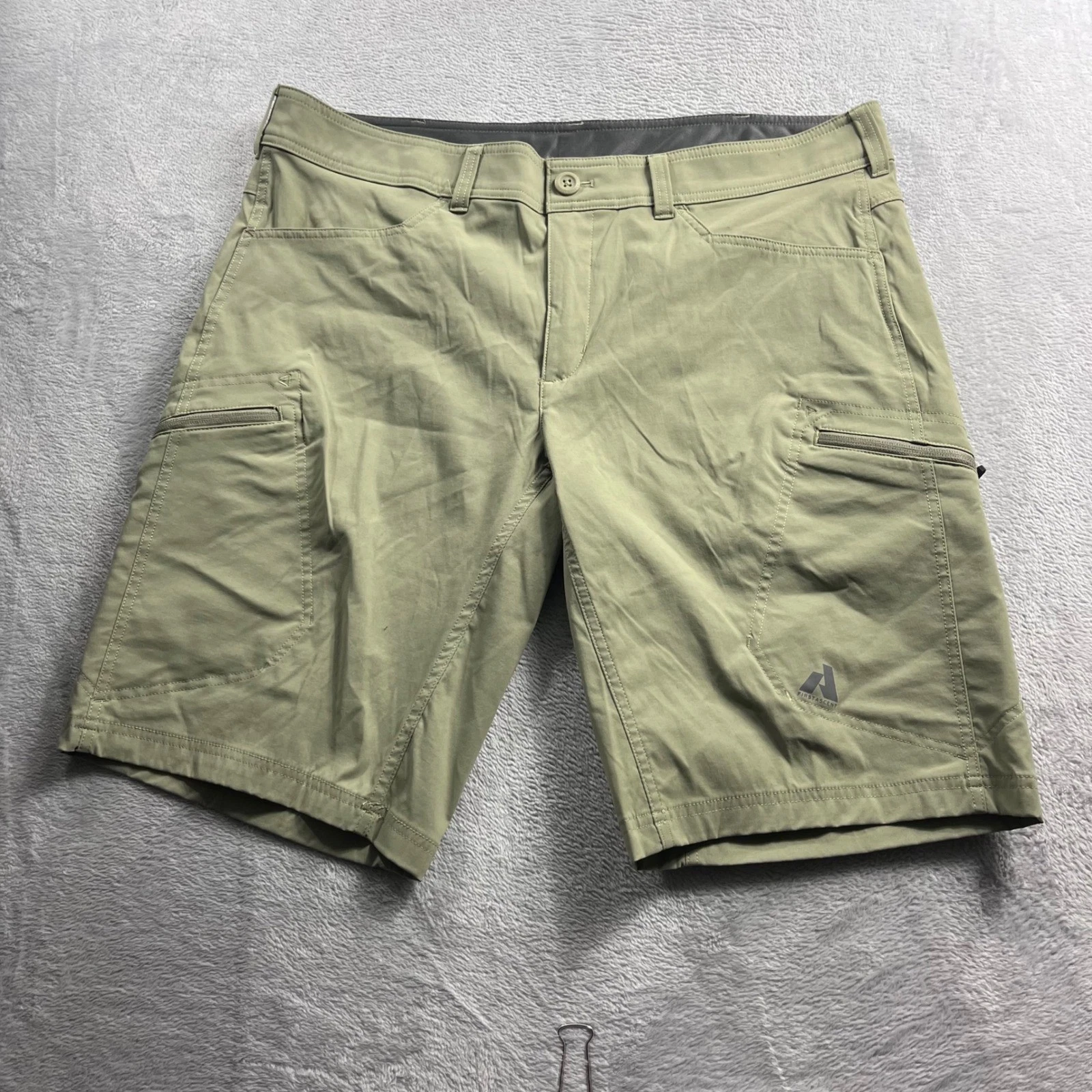 Eddie Bauer First Ascent Mens 40 Sage Green Guide Hiking Cargo Shorts Stretch