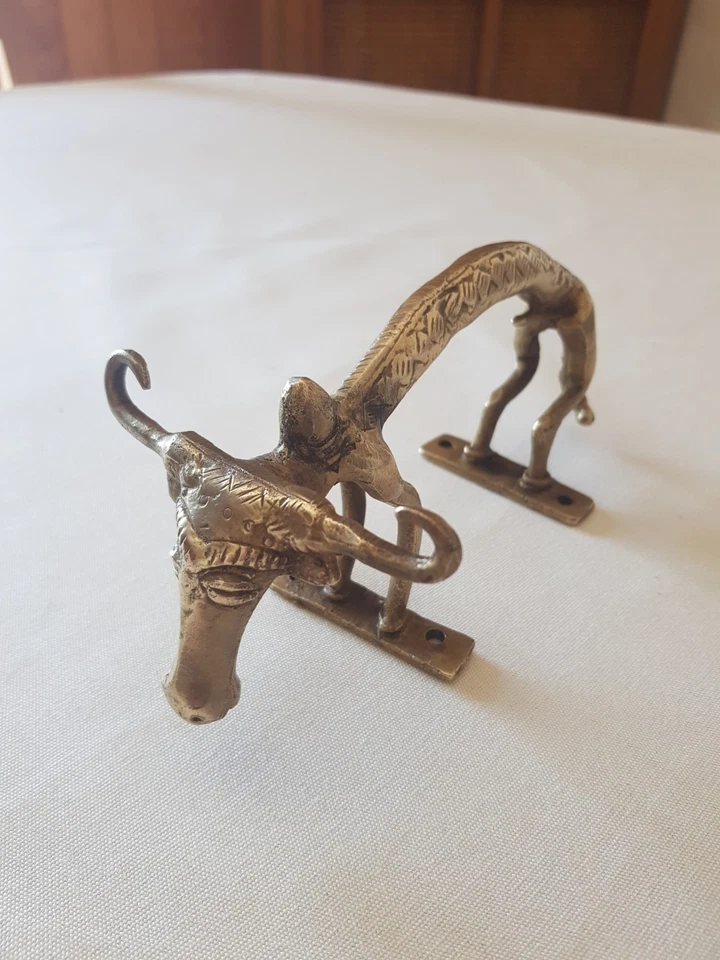 Ancienne Gache Poignet de Porte Style Tribal Buffle en laiton 19×8 cm - Photo 3/4