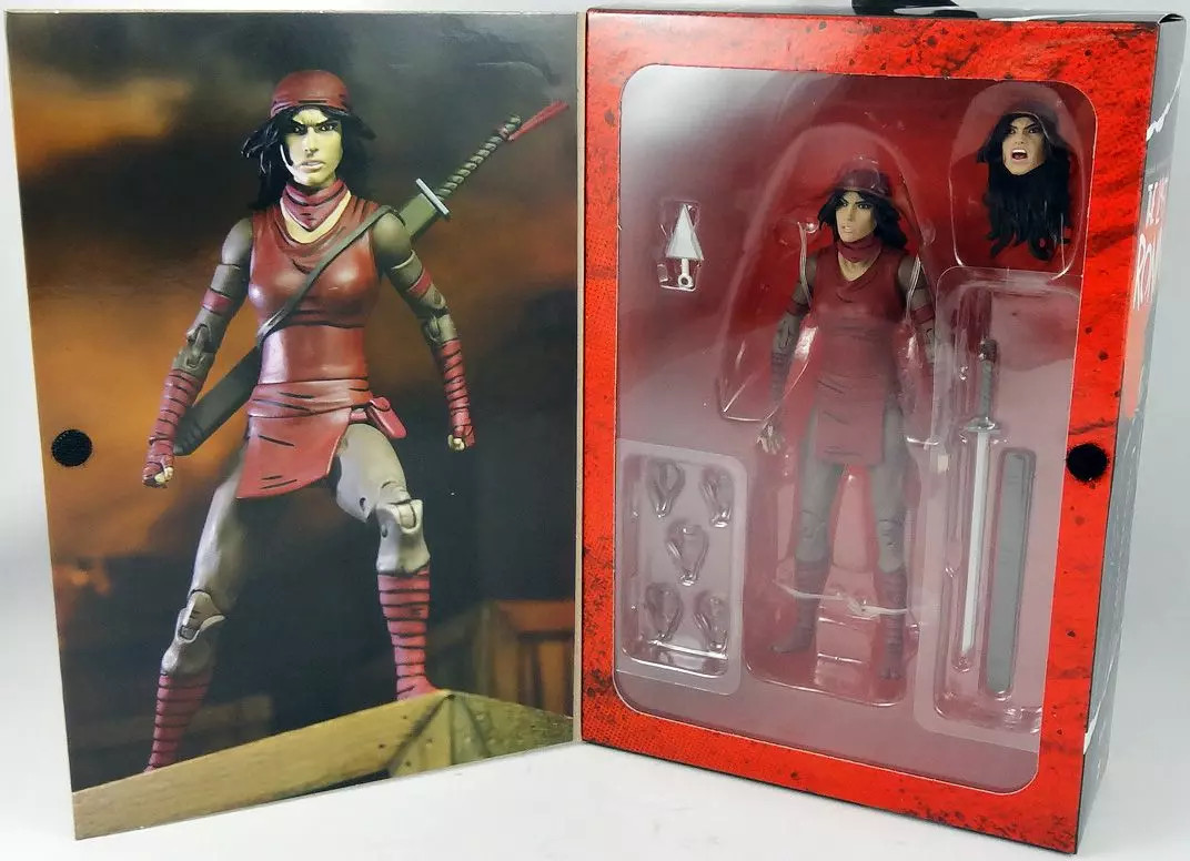 Décoration geek avec la figurine TMNT Tortues Ninja Karai sur étagère de salon