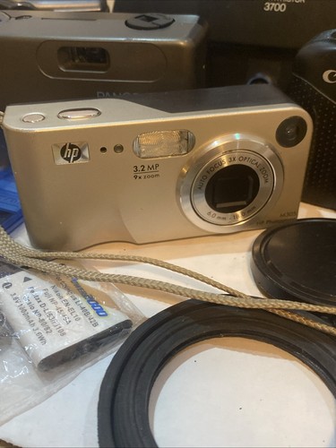 Lot Of Vintage Cameras With Flashes And Other Accessories Canon Kodak Hp Vivitar - Picture 7 of 13