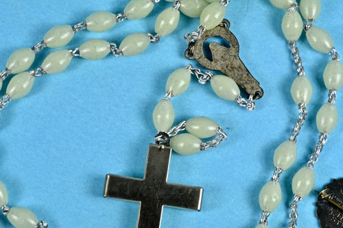 Religious (Christian) Pins, Rosary, Misc. - Picture 10 of 12