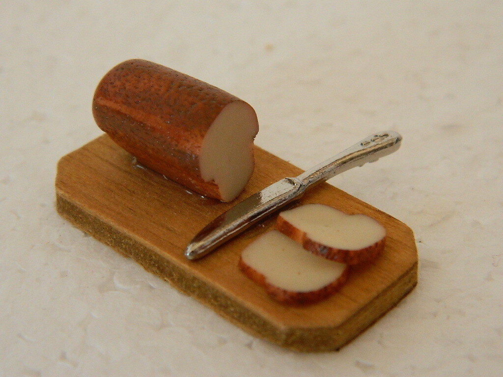 (KP17) 1/12TH SCALE DOLLS HOUSE FOOD : BREAD,KNIFE & BOARD