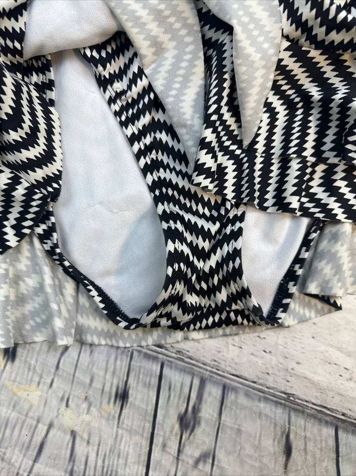 Traje de baño Apt 9 talla grande de una pieza con falda inferior blanco y negro en zigzag Foto 4 de 4