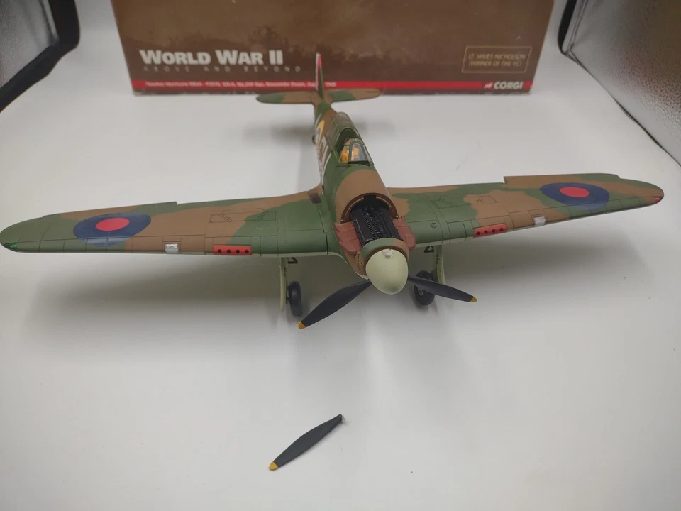 Corgi AA35501 Hawker Hurricane MK1 P3576 GN-A 249 WW2 Boscomb1940 1:32 leer descripción Foto 4 de 4