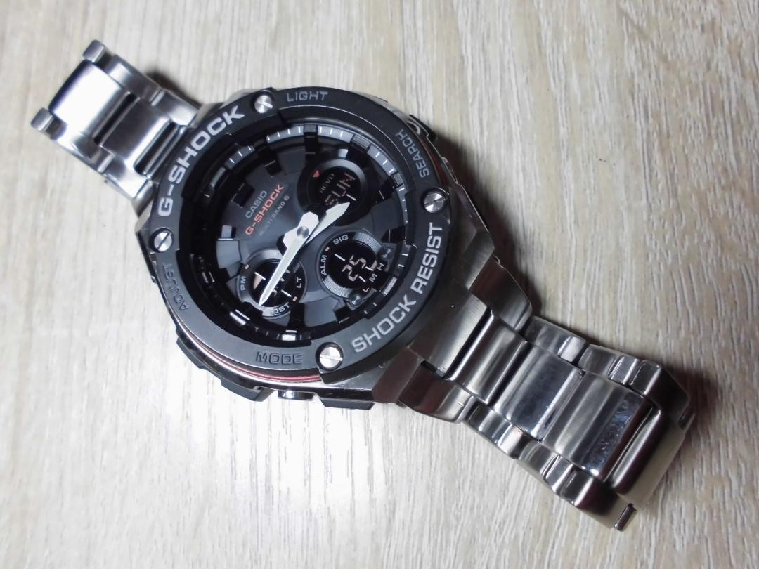 Casio G-Shock GST-W100D-1A4JF G-Steel Metal Band Radio Solar Casio G-Shock GST-W100D-1A4JF G-Steel Metal Band Radio Solar