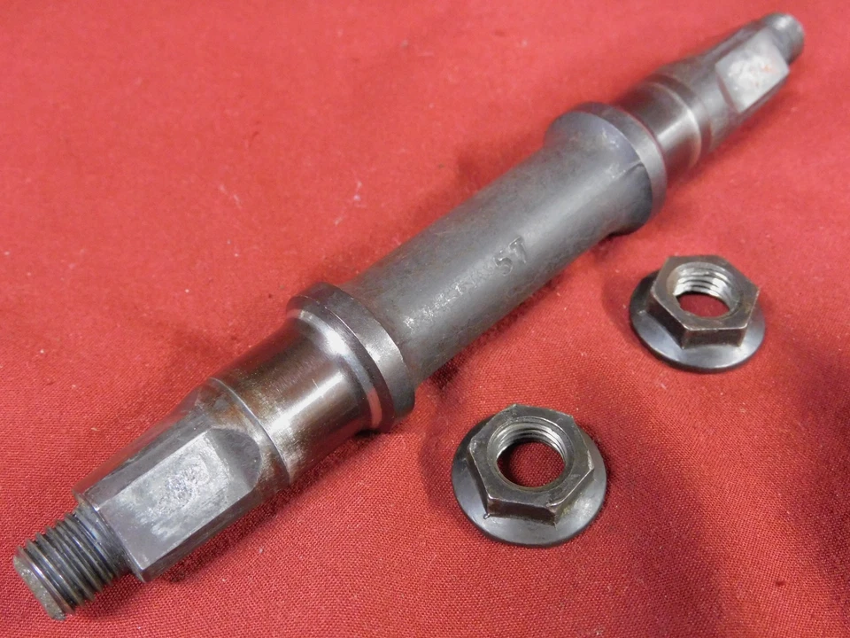 Vintage Maxy Type Nutted Bottom Bracket 5T 129 mm Spindle - Image 3 of 4