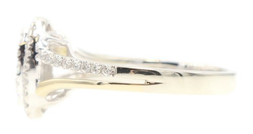 Estate 0.80 Ctw Round Diamond Oval Cluster 14KT Gold (585) Halo Engagement Ring - Picture 4 of 19