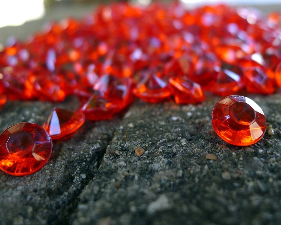 350pc Round 4 Carat 0.4inch 10mm Diamonds Confetti, Christmas Red Acrylic Gems - Image 4 of 4