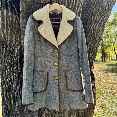 Abrigo Guess Texturizado Tweed Cuello Sherpa M Gris Penny Lane Oscuro Academia Heritage - Imagen 1 de 4