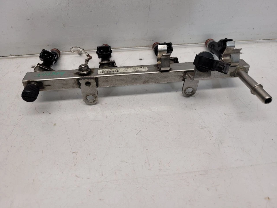 Riel inyector de combustible Buick Encore 2013-20 (1,4 L/AT/VIN B) con inyectores  Foto 3 de 4