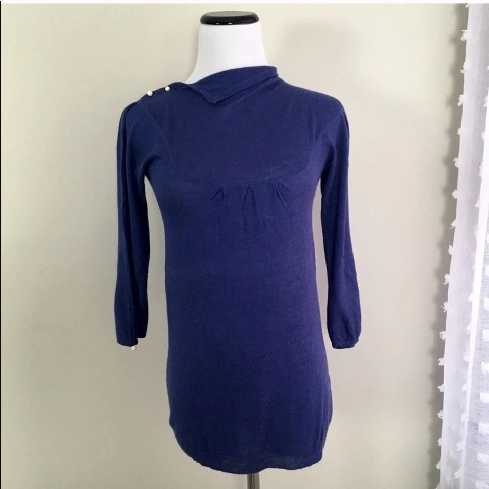 Top Lily McNeal de Revolve de bambú y cachemir azul real Foto 2 de 4