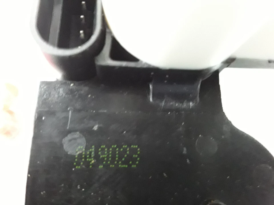 Motor actuador cerradura puerta para Chevrolet Silverado 1500 2500 2001 2002 2003 2004 Foto 2 de 4