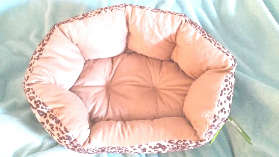 Cama pequeña súper suave de lujo para mascotas con refuerzo TOTALMENTE NUEVA con estampado de guepardo Foto 3 de 3