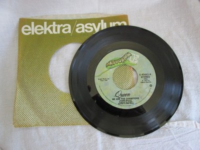 1977 ELEKTRA  ASYLUM QUEEN WE ARE THE CHAMPIONS 45 RPM RECORD E-45441-A