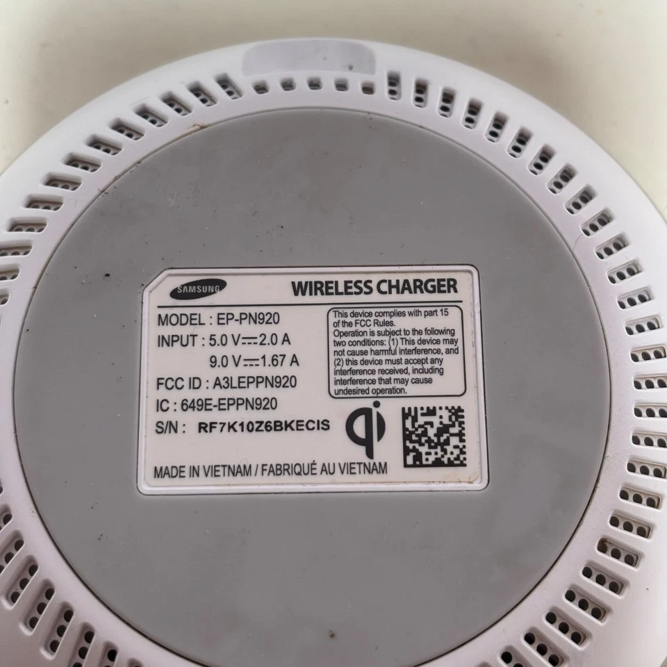 Samsung Fast Charge Qi Wireless Charging Pad Fast Charger w/ USB Cable EP-PN920 - Image 3 of 4