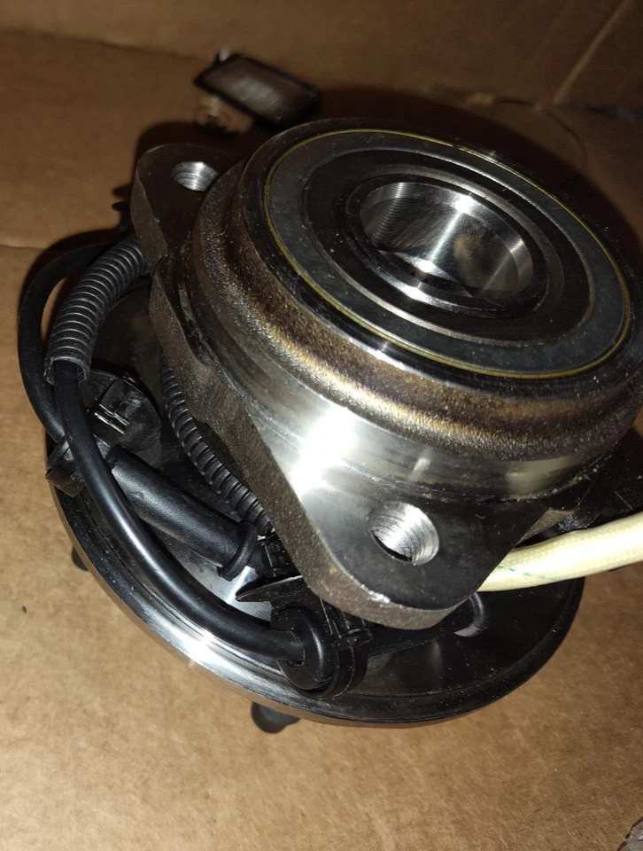 CRS Automotive Parts NT515052 - Conjunto de cojinete de rueda y buje, delantero sin usar Foto 2 de 4