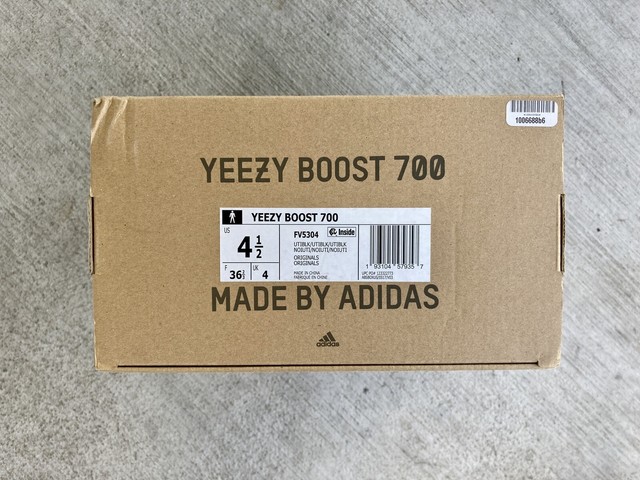 adidas Yeezy Boost 700 V1 Utility Black 