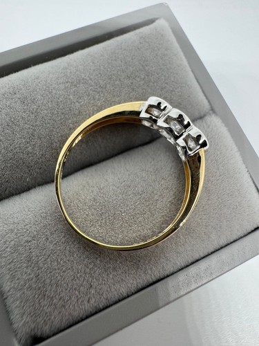 Anillo de oro amarillo de 9 quilates claro brillante pasado, presente y futuro, talla O (4951) - Imagen 3 de 5