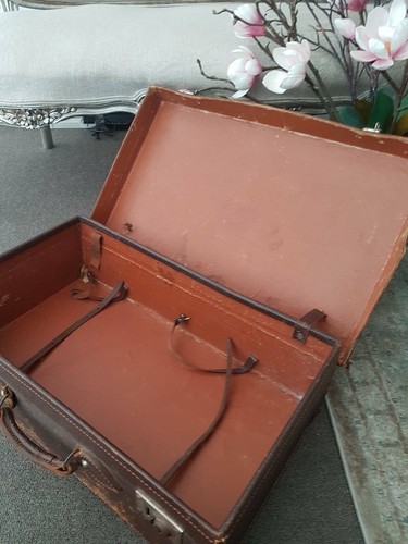 Fabulous Brown Leather Vintage Suitacase Photography Prop - Picture 7 of 7