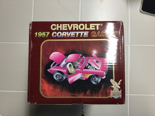 ROAD LEGENDS PINK CHEVROLET 1957 CORVETTE GASSER 1:18 SCALE DIE CAST SEALED BOX - Picture 7 of 7