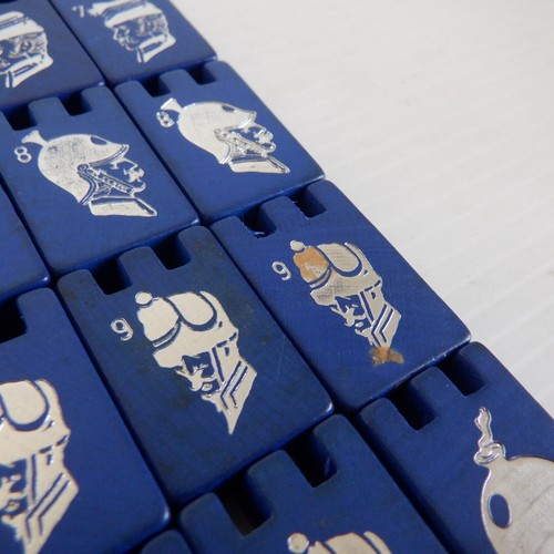 Original 1961 Stratego 39 Wood Pieces, Vintage Milton Bradley Board Game - Picture 7 of 8