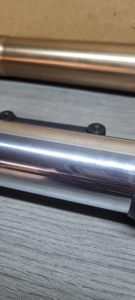 HORQUILLAS SUSPENSIÓN DELANTERA TRIUMPH SPEED TRIPLE 1050 2011-2016 Foto 3 de 4