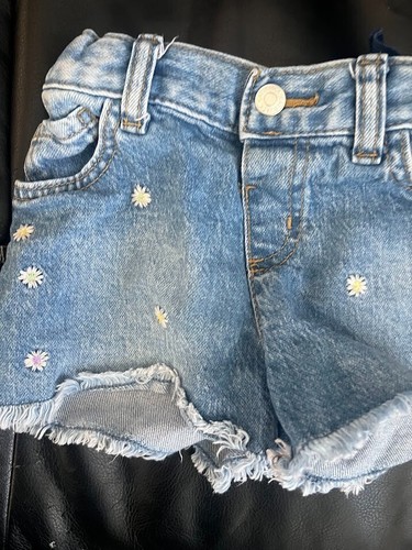 Cat and Jack Daisy Flower Denim Jean Stretch Adjustable Waist Shorts Size 5T - Picture 2 of 6