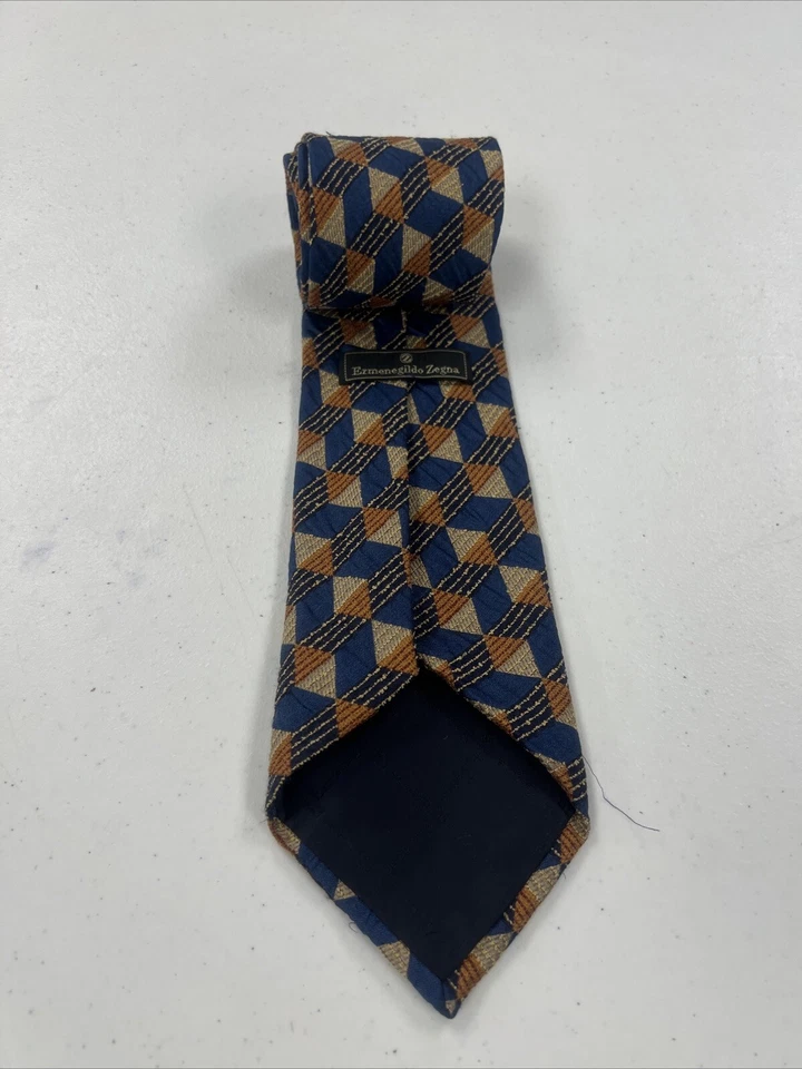 Gravata masculina de seda geométrica azul e bege Ermenegildo Zegna $295 - Imagem 2 de 4