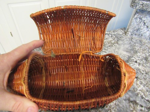 Cestino vintage a forma di calcio in vimini rattan con coperchio rialzabile - Foto 9 di 10