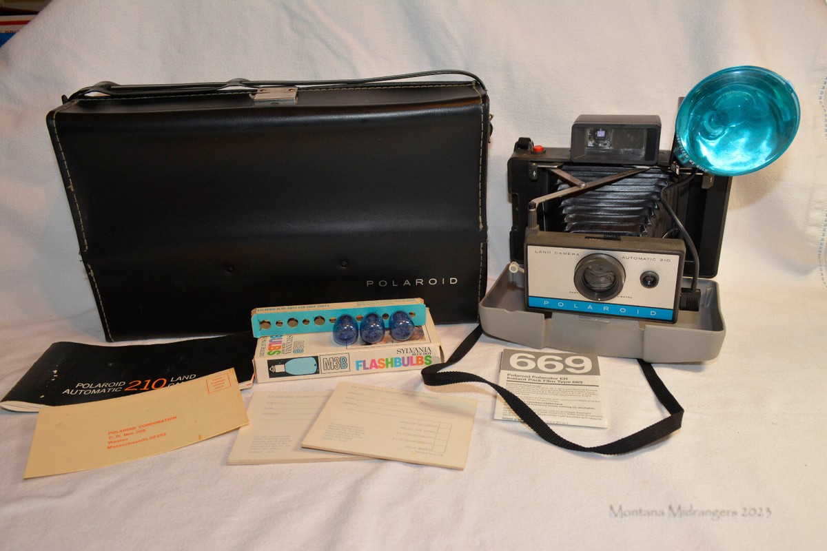 Polaroid Automatic 210 Land Camera 1967-69 With Case Manual Flash