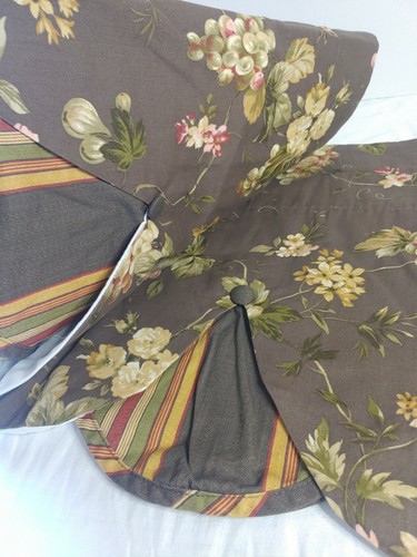 Waverly Napoli Espresso Scalloped Peek A Boo Valance 54" x 18" (#113) - Picture 4 of 11