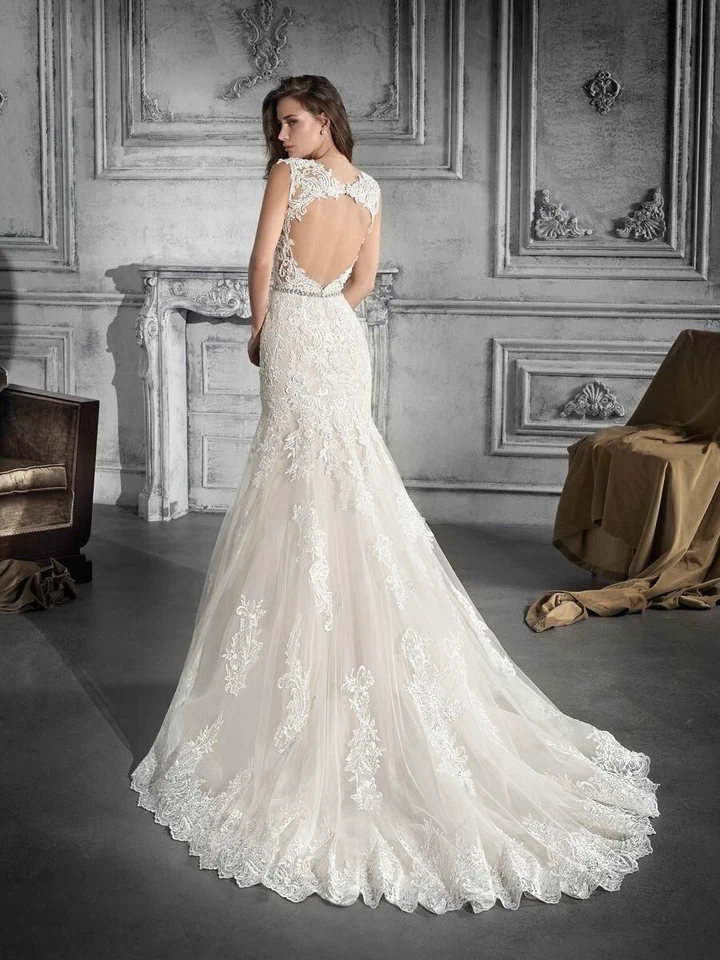 Vestido de novia + velo estilo Demetrios 775 Foto 2 de 4