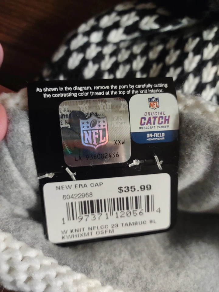 NFL Nueva Era Pom Beanie Tampa Bay Buccaneers Bucs Crucial Catch Intercept Cancer Foto 4 de 4