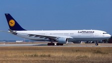 Airbus A-330 A330-223 Lufthansa Desk Wood Airplane New Model Small Scale 1/200