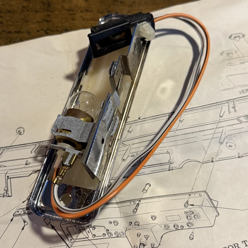 Buick NOS GM 1966 1967 tablero luz de cortesía mapa lámpara 1376562 981138 66 67 Foto 4 de 4