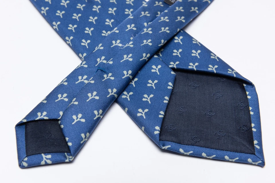Chanel Paris Vintage Silk Necktie Blue & White Floral Tie 56.5 x 3.3 - Image 4 of 4