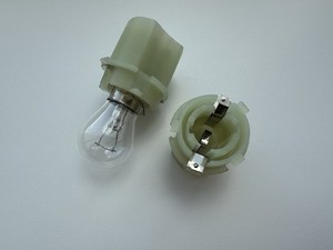 2x RÜCKLICHT BIRNENHALTER FASSUNG BMW E31 E34 E36 E39 E65 E71 E85 OEM 133296