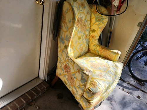 2 Vintage Yellow Chairs Great Condition Super Confortable #375 Ob. 