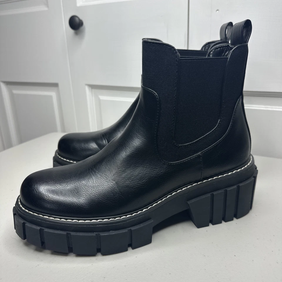 BCBGeneration Women’s Black Lug Sole Ankle Bootie Size 9.5 Chunky Platform Y2K - Image 4 of 4