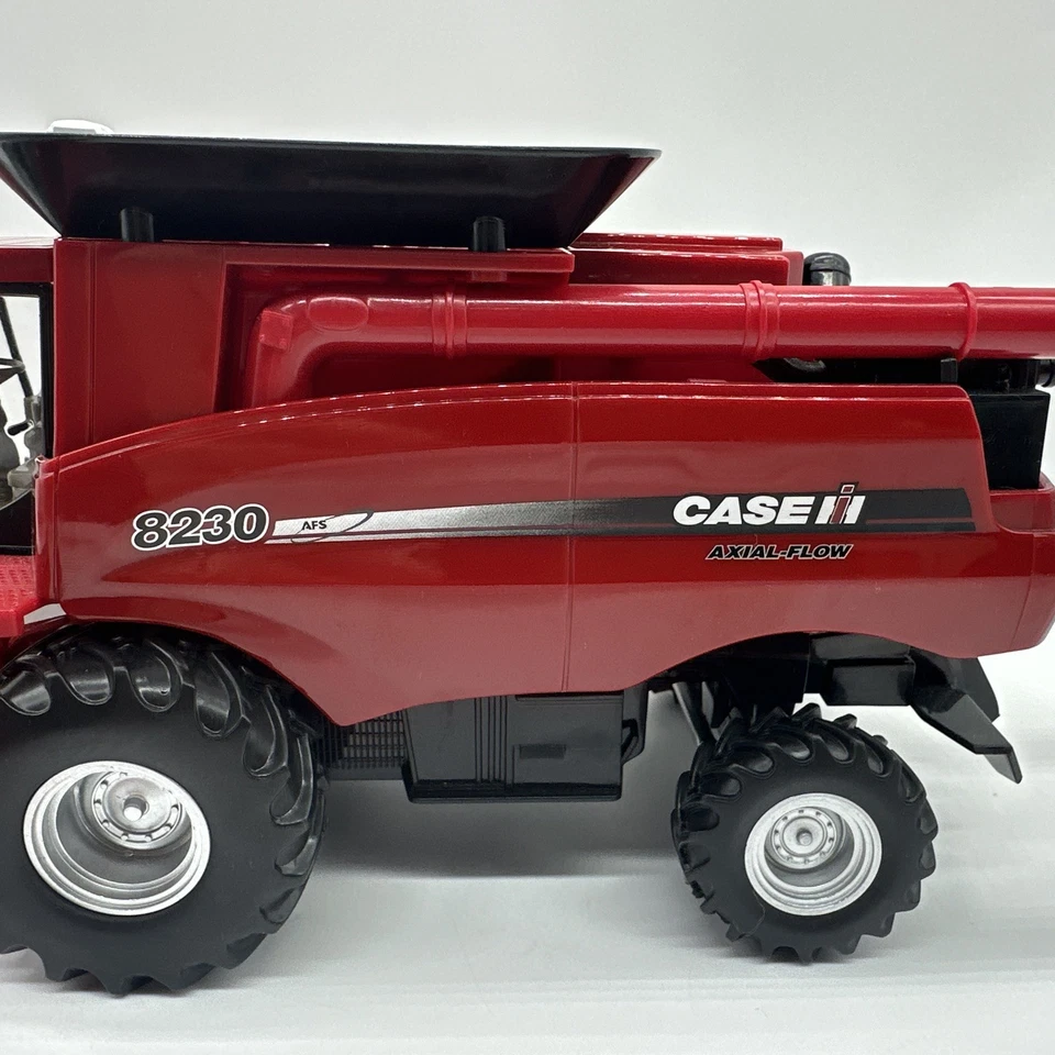 ERTL,CASE IH AFS 8230 harvester 1/32 with Magnum 380 tractor W/Hauler, 2 Heads - Image 4 of 4