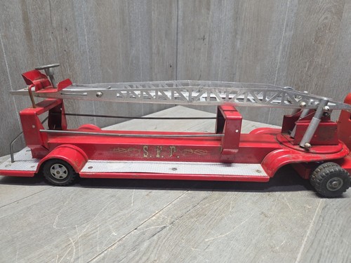 Structo S.F.D. vintage años 50 Camión de bomberos hidráulico raro bonito - Imagen 2 de 15