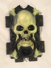 1996 Paper Magic Group  Halloween Crossbones Skull Door Knocker Plastic